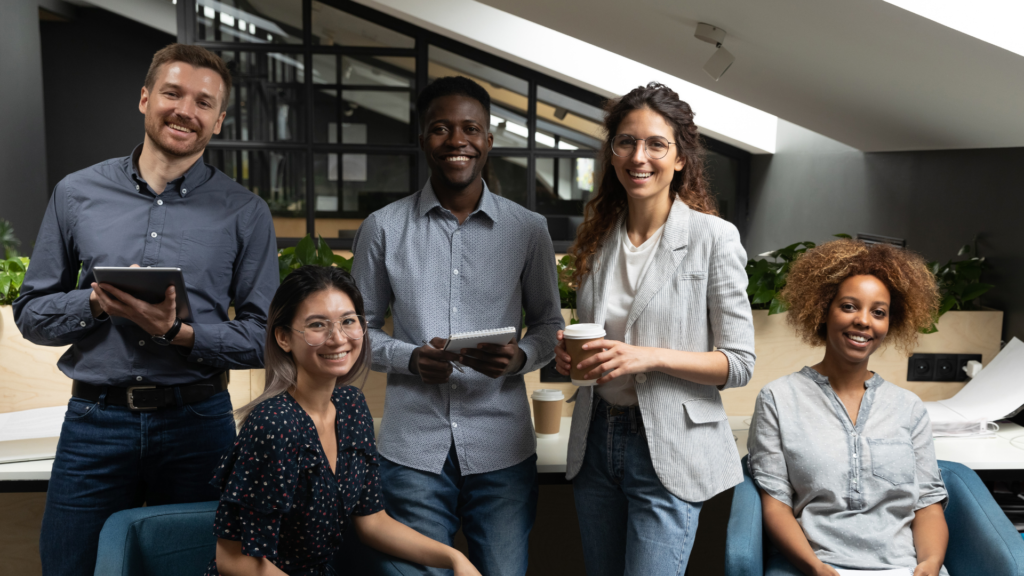Pessoas em reunião promovida na semana da qualidade